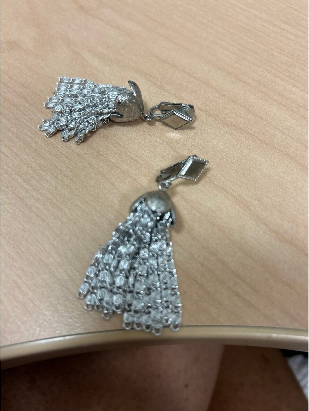 Sarah Coventry Silver Tassel Clip On Earrings - Picture 4 of 5